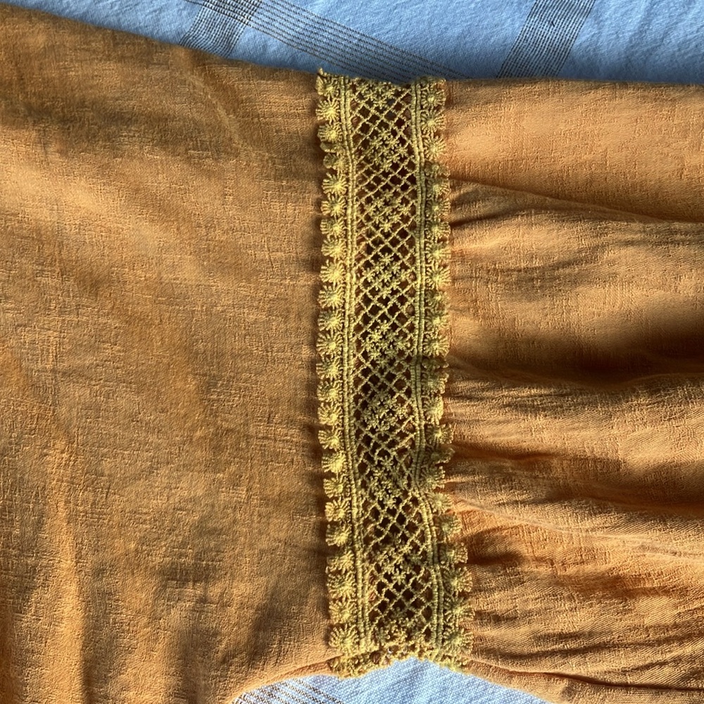 NWOT L FATE GOLDENROD PEARL BUTTON FRONT BELL LACE SLEEVES COTTON TOP - Picture 7 of 11